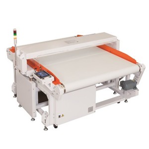 大型寝具用コンベア検針機(検出幅1500mm×高さ130mm)